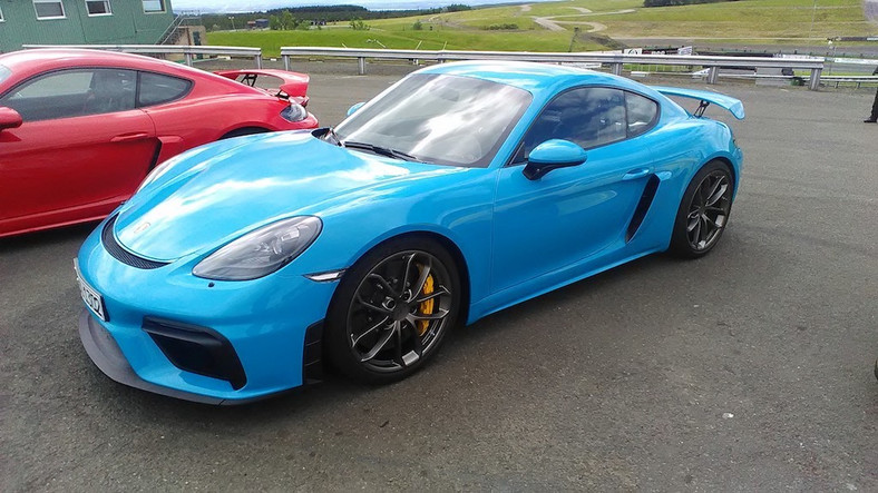 Porsche 718 Spyder i 718 Cayman GT4 z wolnossącym bokserem