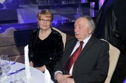 Był jednym z ulubionych aktorów Stanisława Barei. Ślub z żoną wziął w sekrecie