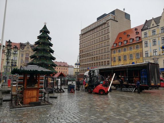 Demontaż Jarmarku Bożonarodzeniowego we Wrocławiu