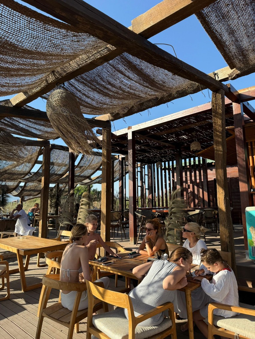 Ekskluzivni paparaco Nataše Bekvalac sa porodicom iz Crne Gore