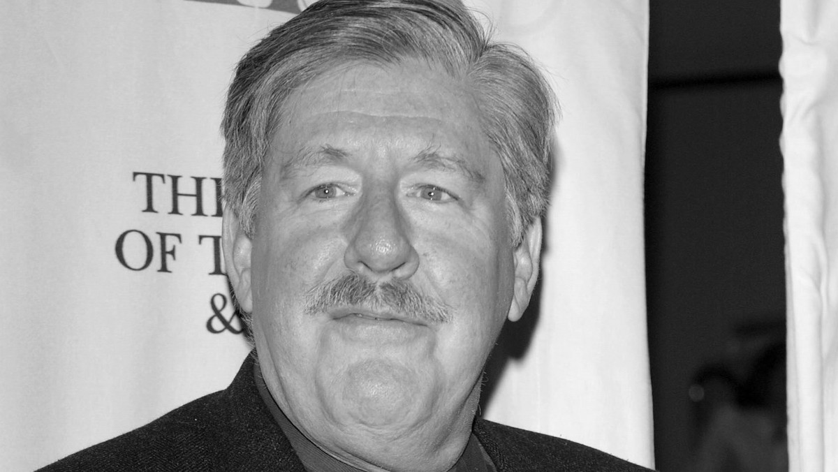 Edward Herrmann odszedł w środę, 31 grudnia w Nowym Jorku. Aktor znany z serialu "Kochane kłopoty" walczył z rakiem mózgu. O śmierci poinformowała rodzina Herrmanna.