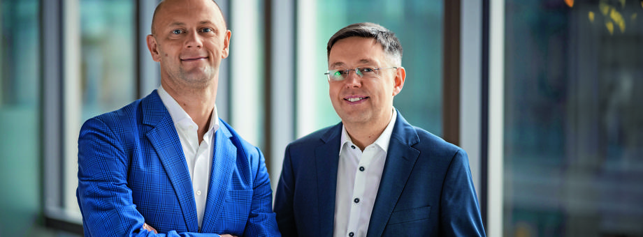 Adam Bujak (z prawej) i Mirosław Bartecki stworzyli oprogramowanie, które poprawia efektywność takich firm jak Coca-Cola, DHL, UNIQA czy Colgate-Palmolive.