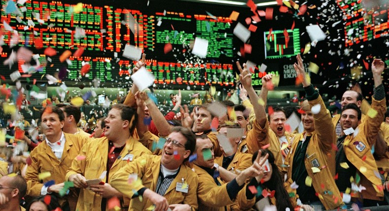 Traders and clerks in the Eurodollar pit at the Chicago Mercantile Exchange shower the pit with confetti to mark the end of the trading year at noon December 31. 1998 was the CME's most successful year in its history-with trading volume on target to surpass 227 million contracts.REUTERS