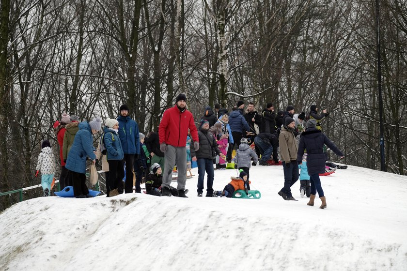 Katowice.  Mieszkańcy odnowili stary tor saneczkowy w Parku Kościuszki