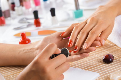 Manicure, kapcie i wolne na urodziny. Firmy kuszą pracowników nowymi benefitami