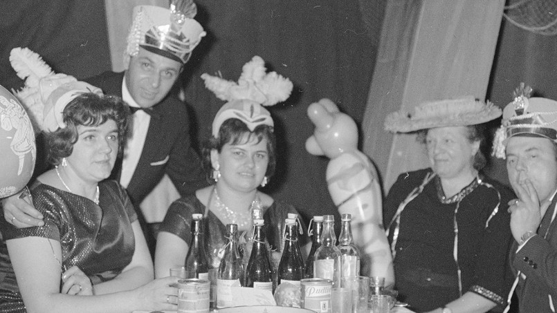 Tak się bawiono w PRL. QUIZ o sylwestrowych imprezach. Kto wtedy nie tańczył, może mieć kłopot