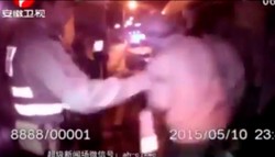 51 osób jechało w 6-osobowym samochodzie! Zobacz wideo z Chin