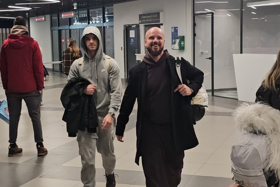 OVA ZANOSNA PLAVUŠA JE SUPRUGA BOBANA RAJOVIĆA Pisalo se o njegovim aferama, ali oni su uprkos svemu ostali zajedno: "Skupljam apetit okolo, a jedem kod kuće"