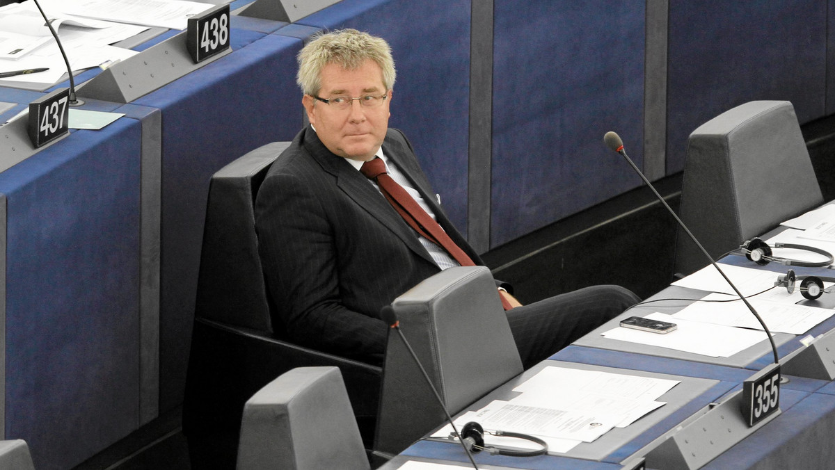 - To, że Julia Tymoszenko ma problemy z wymiarem sprawiedliwości to skandal - powiedział Ryszard Czarnecki (PiS) w programie w radiu "TOK FM", na temat sytuacji aresztowania byłej premier Ukrainy. Julia Tymoszenko została skazana na siedem lat więzienia. Sąd rejonowy w Kijowie uznał ją za winną nadużyć przy zawieraniu kontraktów gazowych z Rosją w 2009 roku.