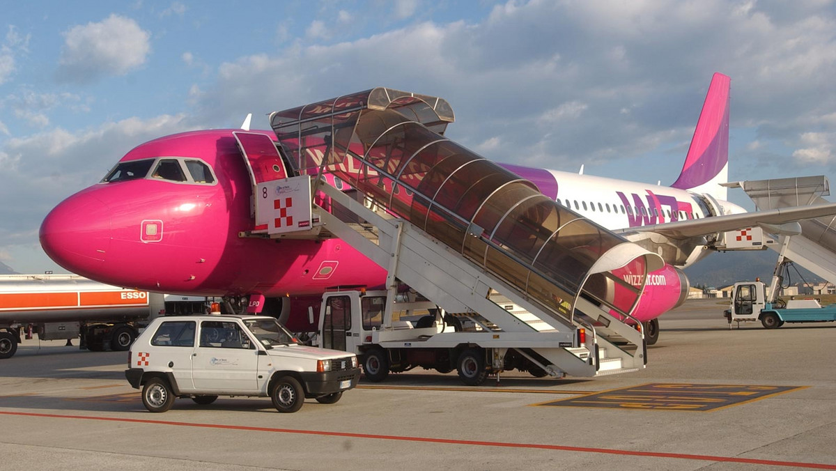 Wizz Air ogłosił uruchomienie lotów do 6 nowych kierunków z pięciu lotnisk w Polsce. Loty do Glasgow z Katowic i Poznania ruszą odpowiednio 26 i 28 października 2014 r. Od 27 października będzie można latać z Warszawy do Bergen; Szczecin z kolei zyska połączenie z lotniskiem Londyn Luton. W siatce połączeń Wizz Air pojawią się także dwa nowe miasta w Holandii. Poczynając od 28 października, pasażerowie będą mogli podróżować z Gdańska do Groningen oraz z Katowic do Maastricht.