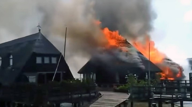 Lángolnak az épületek / Fotó: Youtube