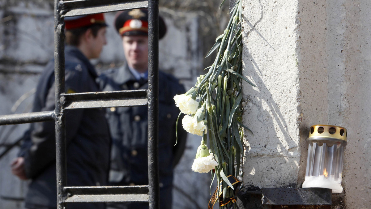 Lotnisko Siewiernyj jest lotniskiem wojskowym. Wszelako na mocy rozporządzenia rządu Rosji nr 1034-r z 10 sierpnia 2007 roku ma status lotniska wspólnego bazowania.