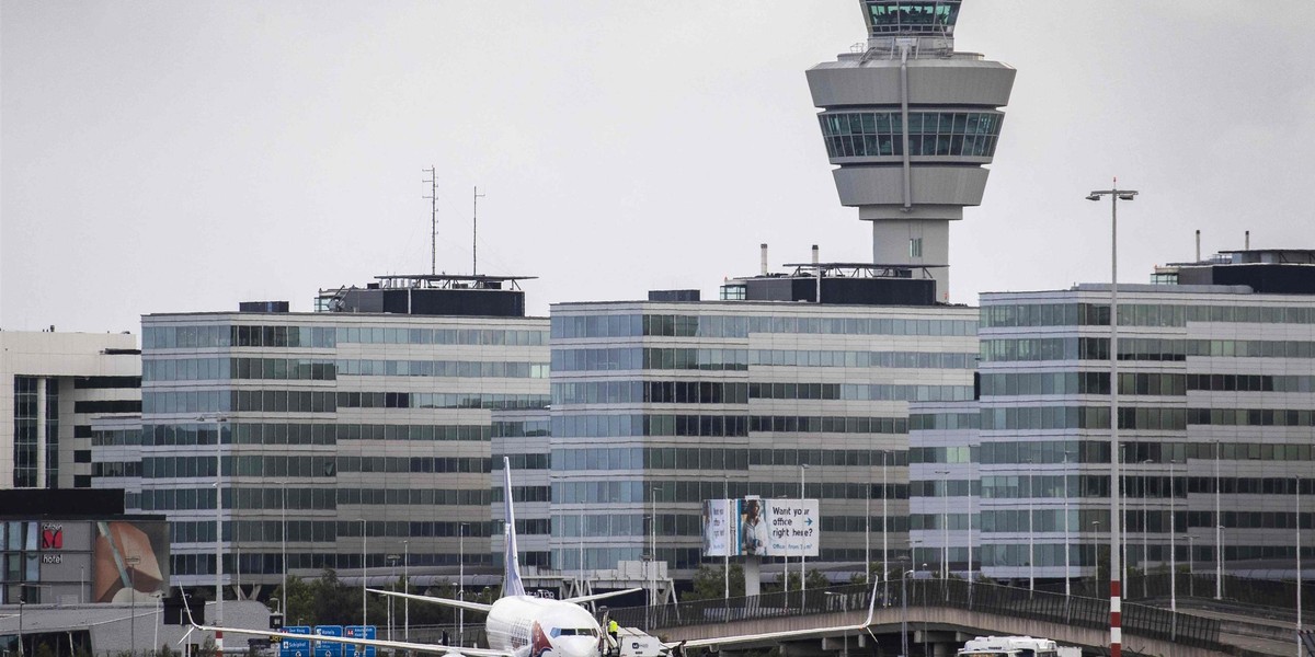 Amsterdam sparaliżowany przez pogodę. Linie lotnicze masowo kasują rejsy. Zdj. ilustracyjne