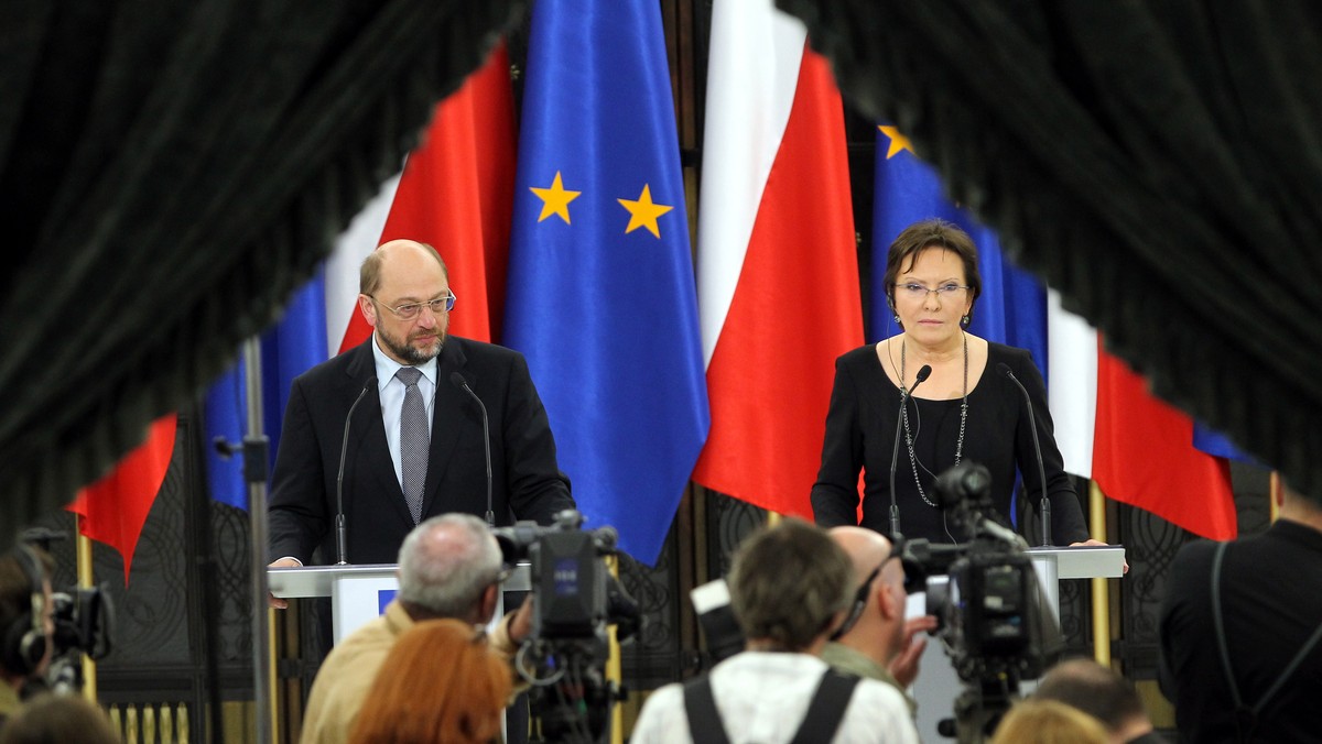 Szef PE Martin Schulz zadeklarował po czwartkowym spotkaniu z marszałek Sejmu Ewą Kopacz, że zrobi wszystko, by osiągnąć kompromis w sprawie wieloletniego budżetu UE na lata 2014-20. Z apelem o podjęcie negocjacji w tej sprawie zwróciła się do niego Kopacz.