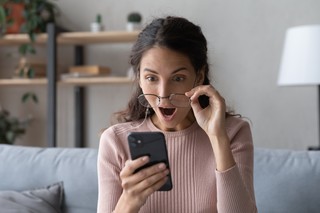 Upiorny wirus przejmuje kontrolę nad telefonami komórkowymi i czyści bankowe konta. Te aplikacje trzeba natychmiast usunąć