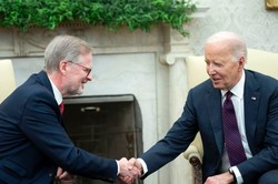 Premier Czech w Białym Domu nie owija w bawełnę. 'Nie chcę znów widzieć rosyjskich czołgów w moim kraju'