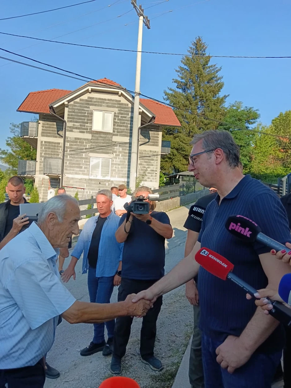 Vučić sa meštanima u Čipuljiću