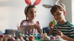 W USA robią na Wielkanoc pisanki z ziemniaków. Jajka są tak drogie, że ludzi nie stać