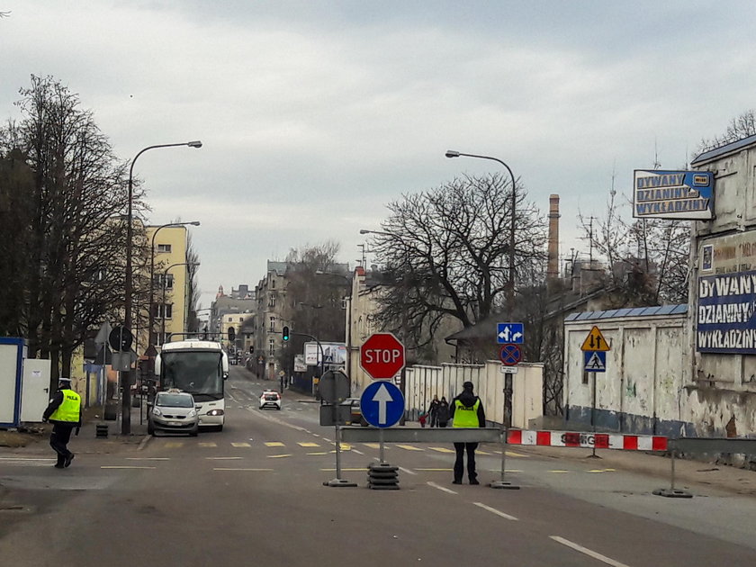 Korki na drogach powstały przez budowę Nowowęglowej w Łodzi 