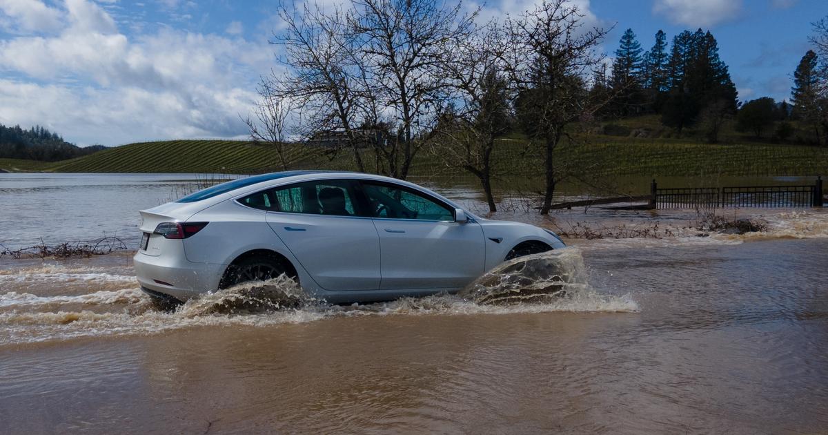  Czym grozi zalanie auta elektrycznego? Czy elektryki są odporniejsze na wodę od aut spalinowych?