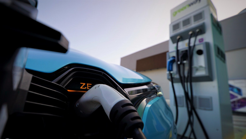 Samochód elektryczny naładujesz pod blokiem. GreenWay i InPost zaskoczą ...