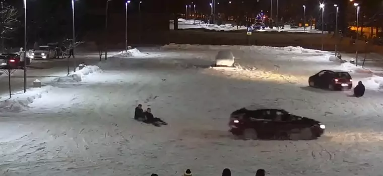 Drifting i kulig, czyli groźna i droga zabawa na parkingu w Myślenicach