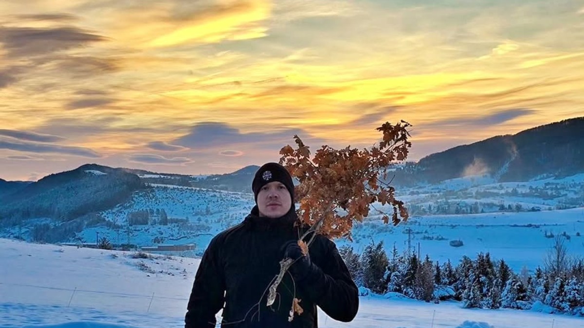 JAVNO PREVARIO ŽENU, A NJEGOVI RODITELJI PODRŽALI LJUBAVNICU Naš pevač imao burnu prošlost, kad se zaljubio u 5 godina stariju život mu se okrenuo