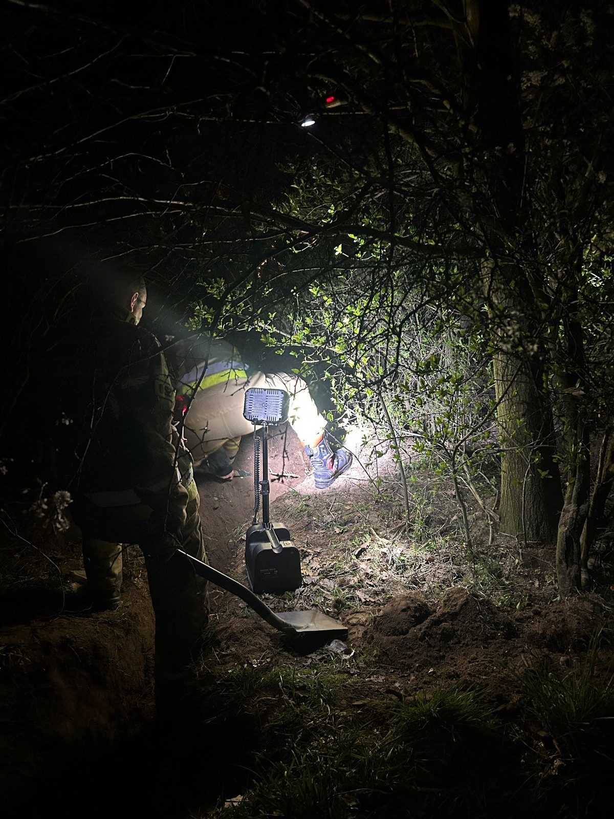 Spacer z psem nagle zamienił się w dramat. Strażacy walczyli przez cztery godziny