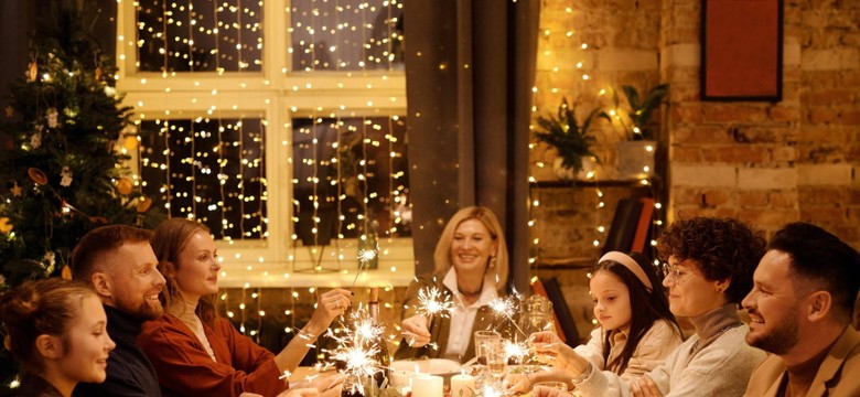 Agresję zastąp asertywnością! Złote rady na przetrwanie trudnych świątecznych spotkań z bliskimi