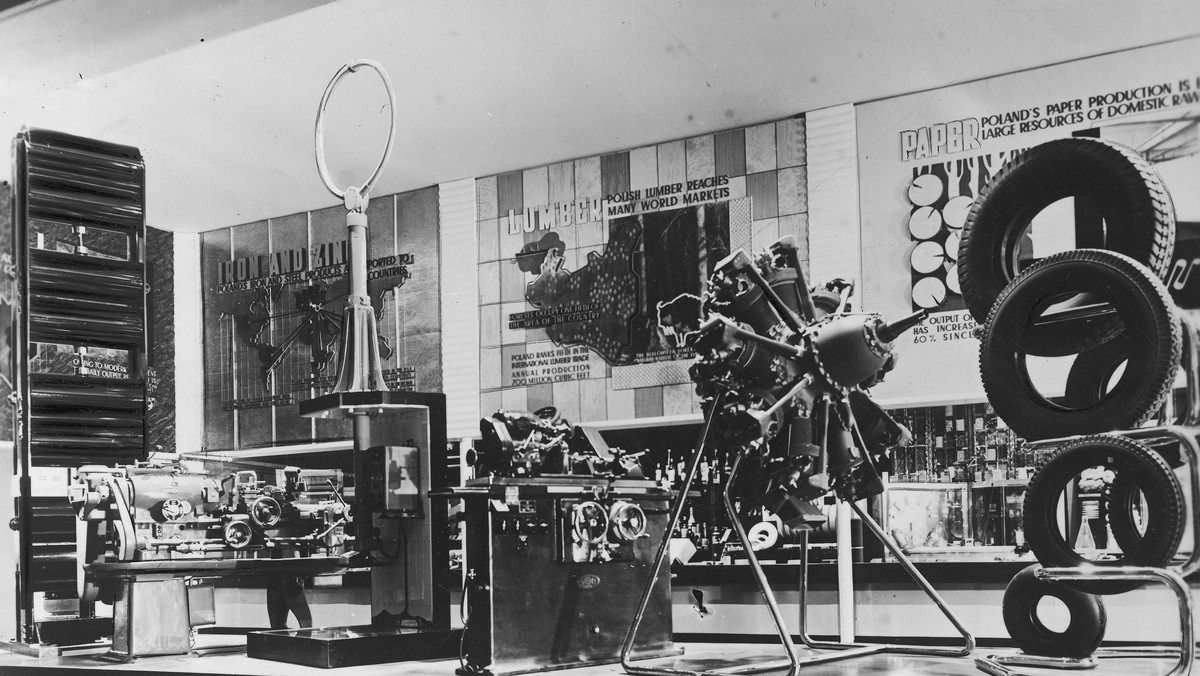 Wystawa Światowa w Nowym Jorku w 1939 roku. Fragment Sali Przemysłu w pawilonie polskim 