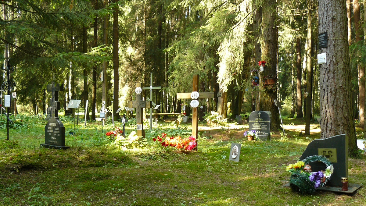 Z cmentarza w Rosji zniknął krzyż. Upamiętniał zamordowanych Polaków