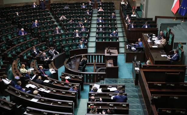 Sejm za możliwością zawieszenia stabilizującej reguły wydatkowej w związku z COVID-19