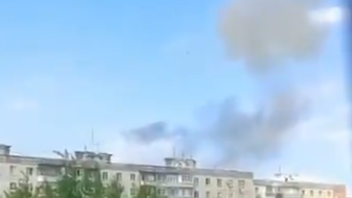 (VIDEO) GORI GASNO POSTROJENJE U RUSIJI! Haos na nebu: Oglasio se i Zelenski, odjekuju sirene za uzbunu