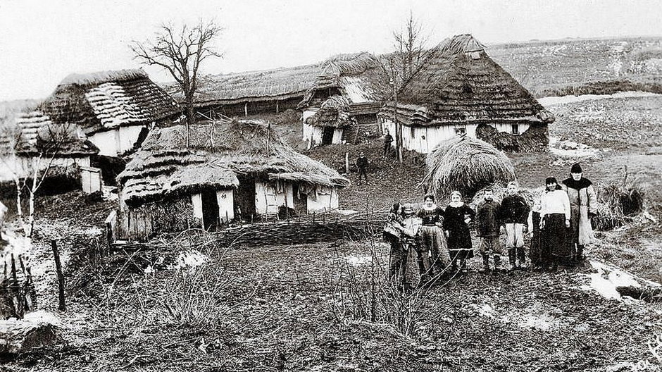 Uboga wieś galicyjska na początku XX wieku.