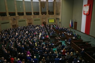 Sejm uchwalił nowelizację Kodeksu pracy. Zmiany m.in. w urlopach rodzicielskich
