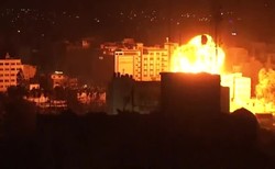 Potężna eksplozja w Gazie. Izraelskie wojsko zniszczyło wielopiętrowy biurowiec [WIDEO]