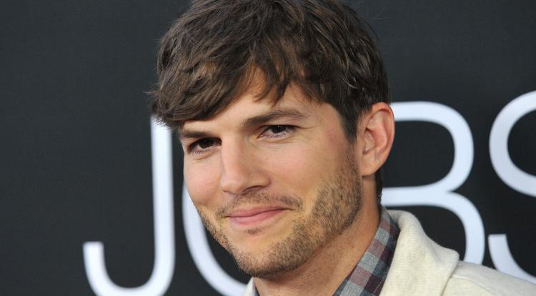 Így imádja a kisfiát Ashton Kutcher