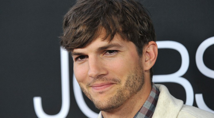 Így imádja a kisfiát Ashton Kutcher