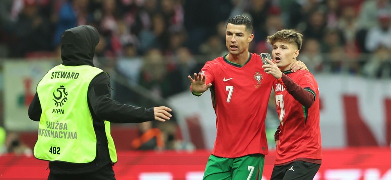 Kibic wbiegł na murawę i zrobił zdjęcie z Ronaldo. Zapłaci surową karę