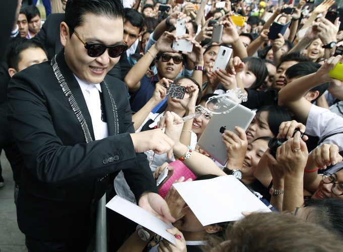 PSY podczas spotkania z fanami w Tajlandii