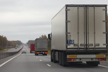 Pandemia winduje ceny usług transportowych. Brakuje TIR-ów i kierowców