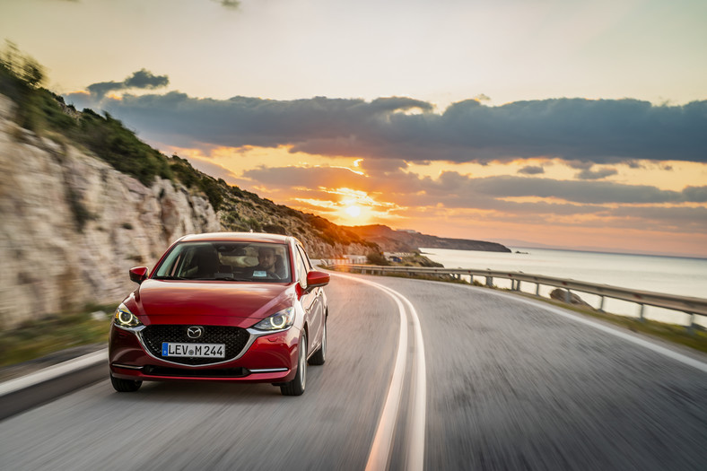 Mazda 2 – poprawiony wygląd i wyposażenie