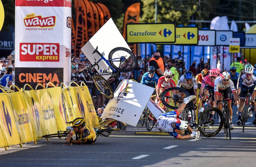 Do kraksy doszło 5 sierpnia w Katowicach, na finiszu pierwszego etapu Tour de Pologne. 