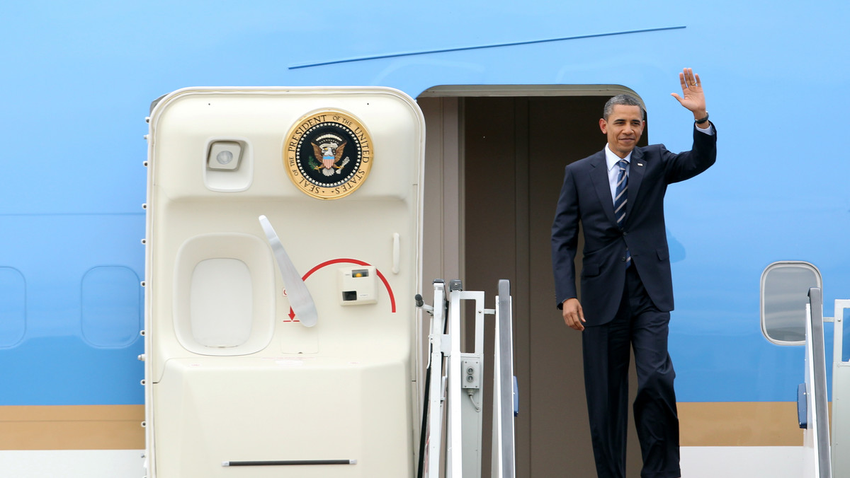 Air Force One z prezydentem USA Barackiem Obamą na pokładzie wylądował o godz. 17:30 na lotnisku Okęcie.