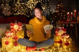 bony i premie na święta w dyskontach: kto dostał najwięcej w biedronce, lidlu i aldi?