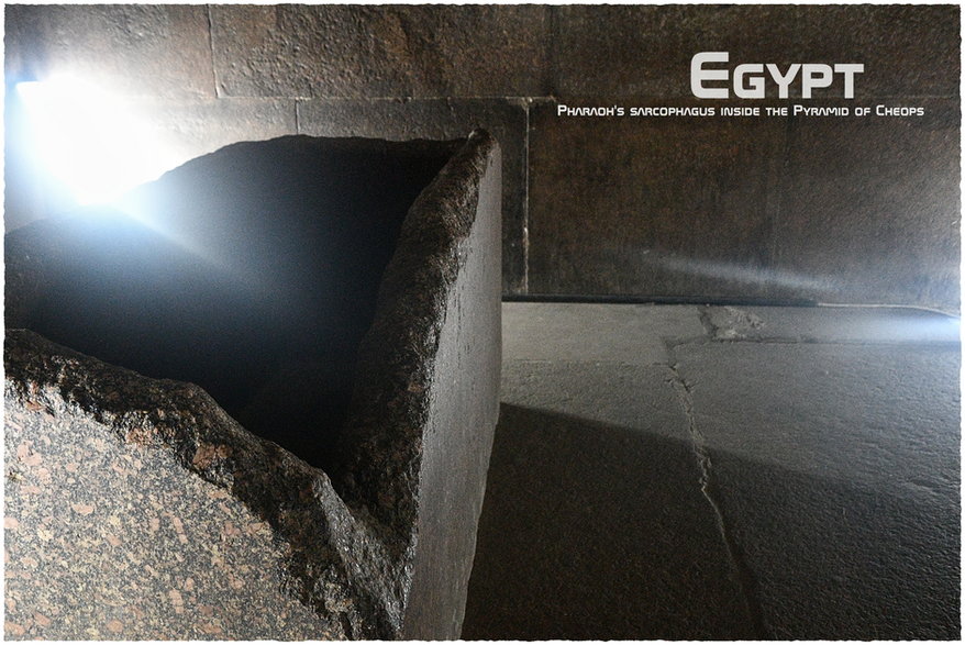 Sarkofag w komorze grobowej w Piramidzie Cheopsa