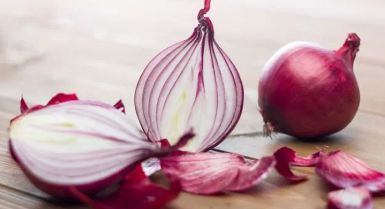4 reasons why you should apply onion on your face