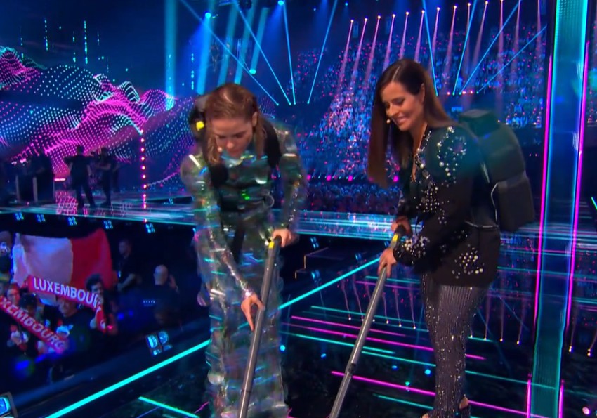 Voditeljke Evrovizije 2025 čiste binu