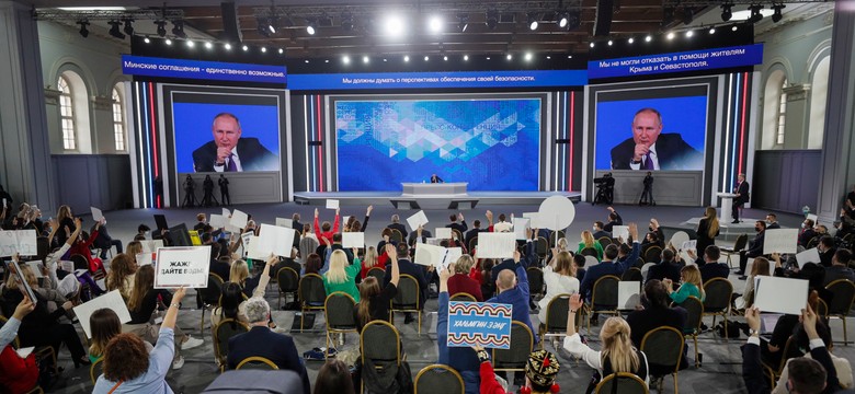 Putin spóźniony na doroczną konferencję. Gładkie odpowiedzi na trudne pytania