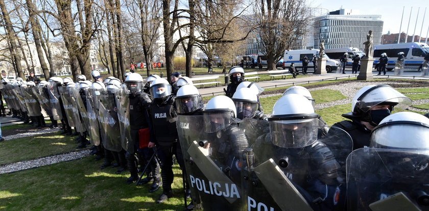 10 tys. wakatów w policji. "Za PiS-u ludzie wstydzili się tam pracować"